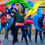 Flasmob-gekleurde-doekjes-van-dichtbij